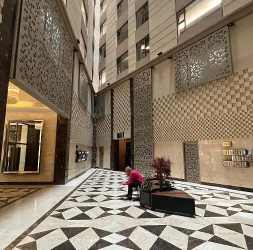 Flatiron 2-bedroom Apartment, Apartment Skopje