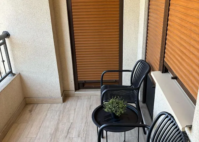 Flatiron 2-bedroom Apartment, Skopje